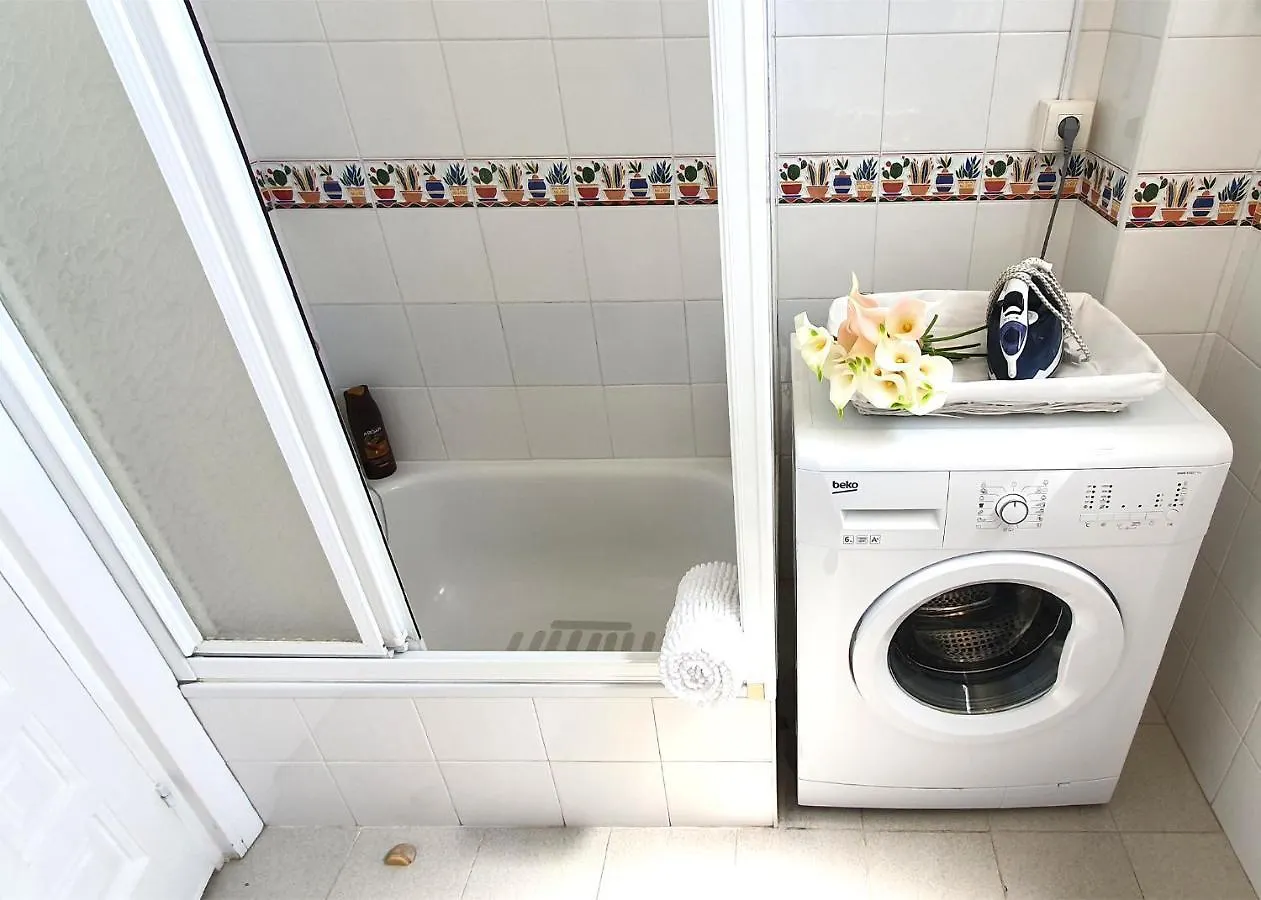 Beachfront Studio Apartment Marbella 0*,