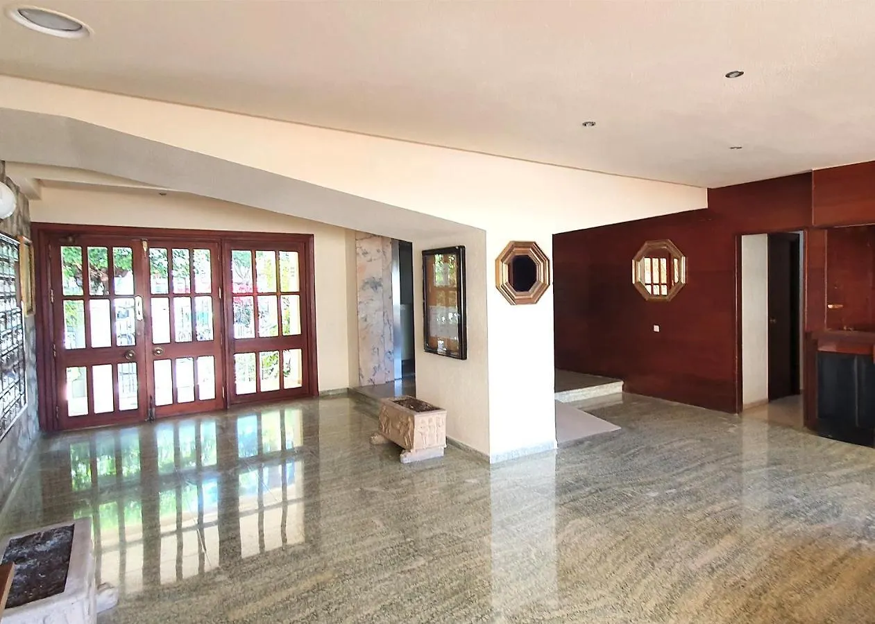 Beachfront Studio Apartment Marbella 0*,